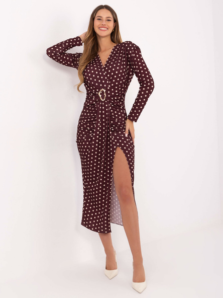 Bordowa sukienka z poduszkami na ramionach