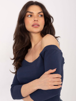 Granatowa bluzka basic z odkrytymi ramionami 