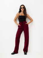 Burgunderfarbene Sweatpants mit weitem Bein.