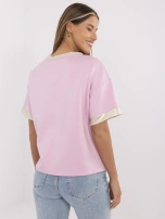 Różowa bluzka oversize ze złotymi wstawkami