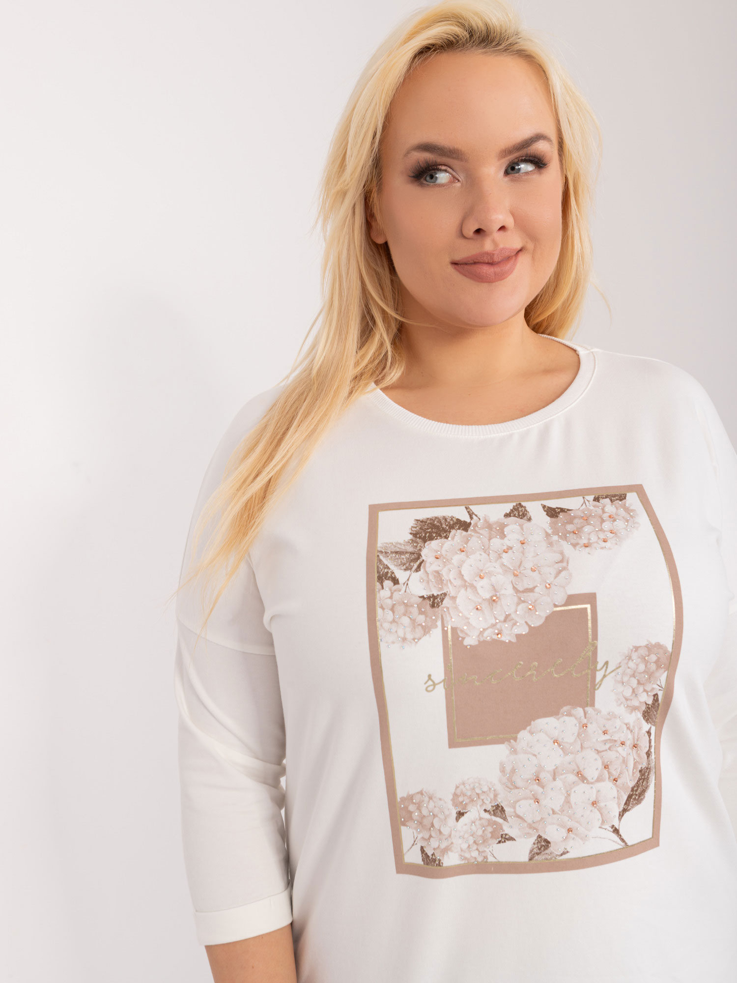 Hurt Ecru lässige Plus-Size-Bluse mit Druck.