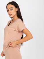 Camelowy luźny damski t-shirt basic Arlette