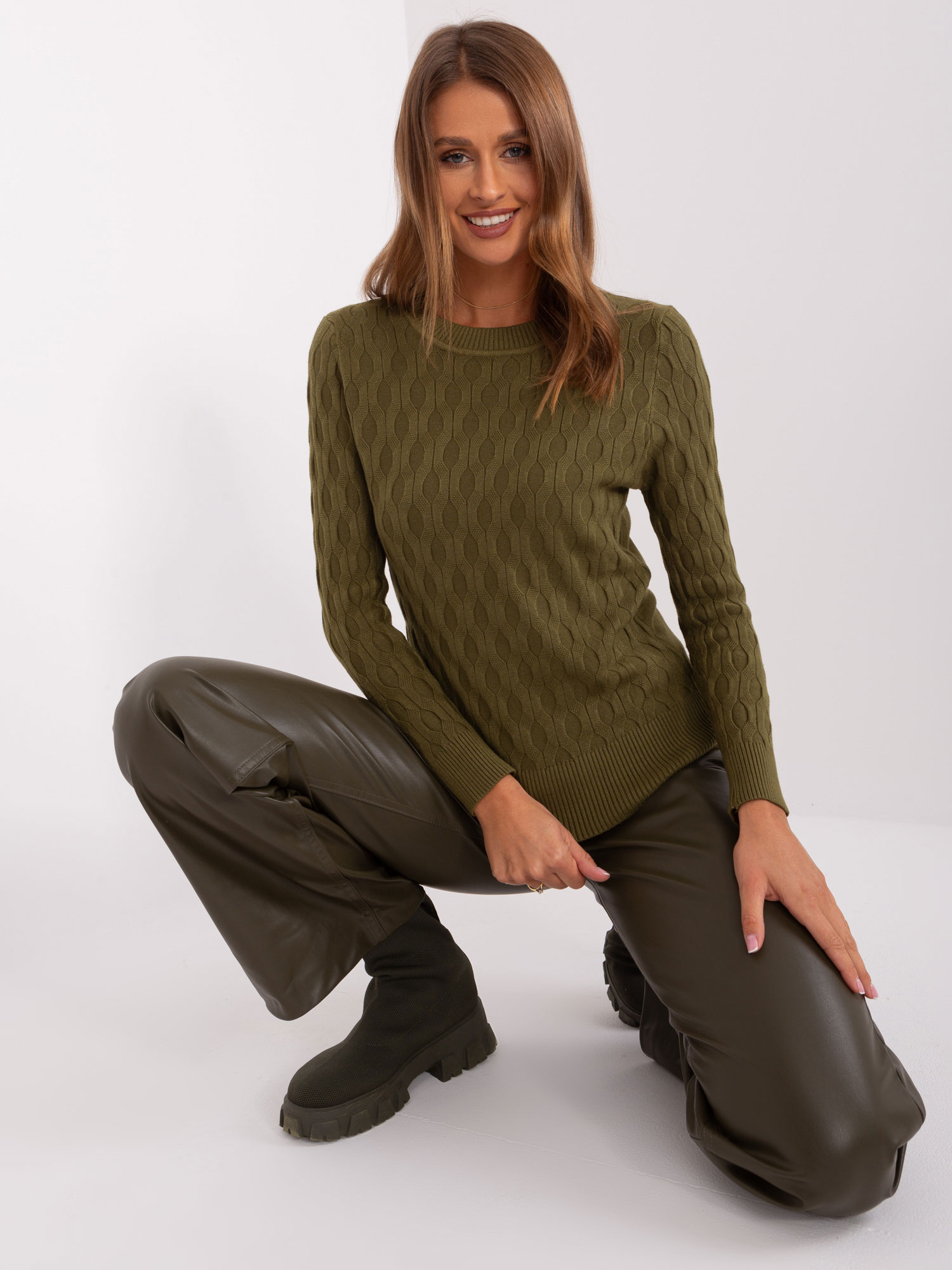 Khaki sweter klasyczny z długim rękawem