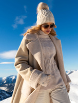 Hurt Jasnobeżowy sweter z golfem i długim rękawem