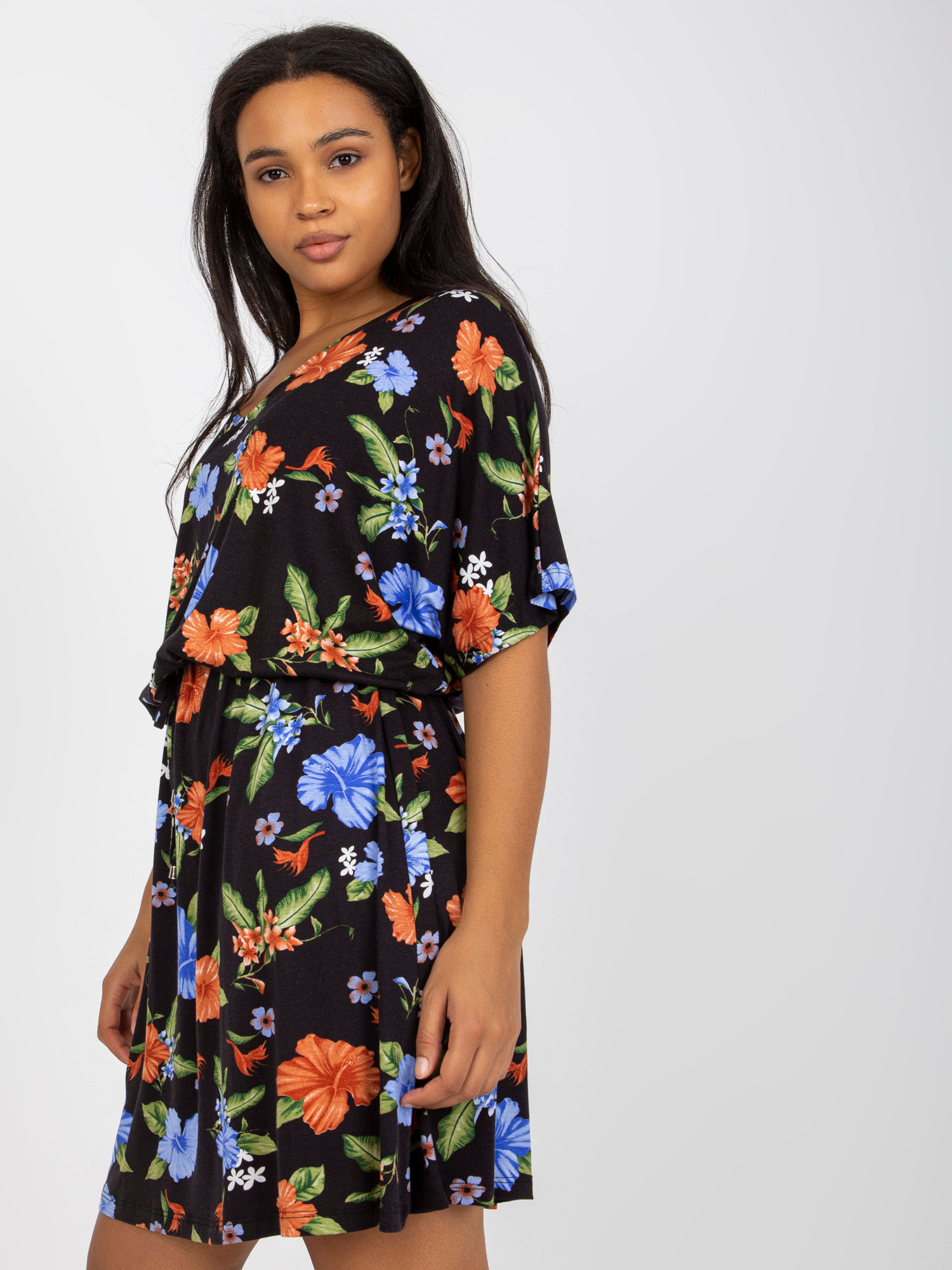 Czarno-niebieska mini sukienka plus size z wiskozy