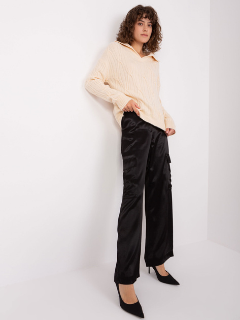 Hurtownia Jasnobeżowy sweter w warkocze z kołnierzykiem