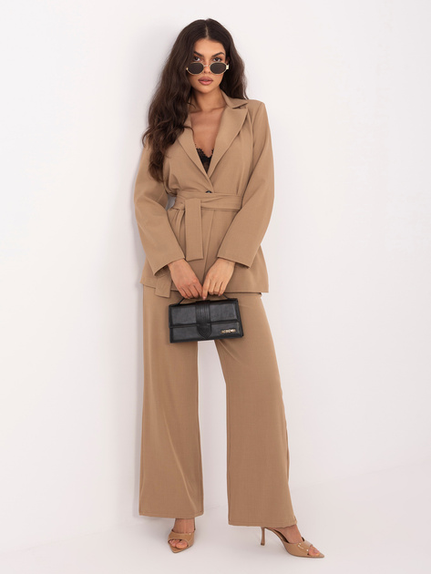 Camelowy dwuczęściowy garnitur z szerokimi spodniami