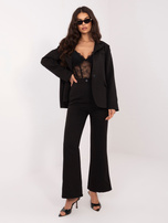 Czarny dwuczęściowy garnitur z rozszerzanymi spodniami 