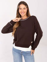 Schokoladenfarbener Pullover mit rundem Ausschnitt.