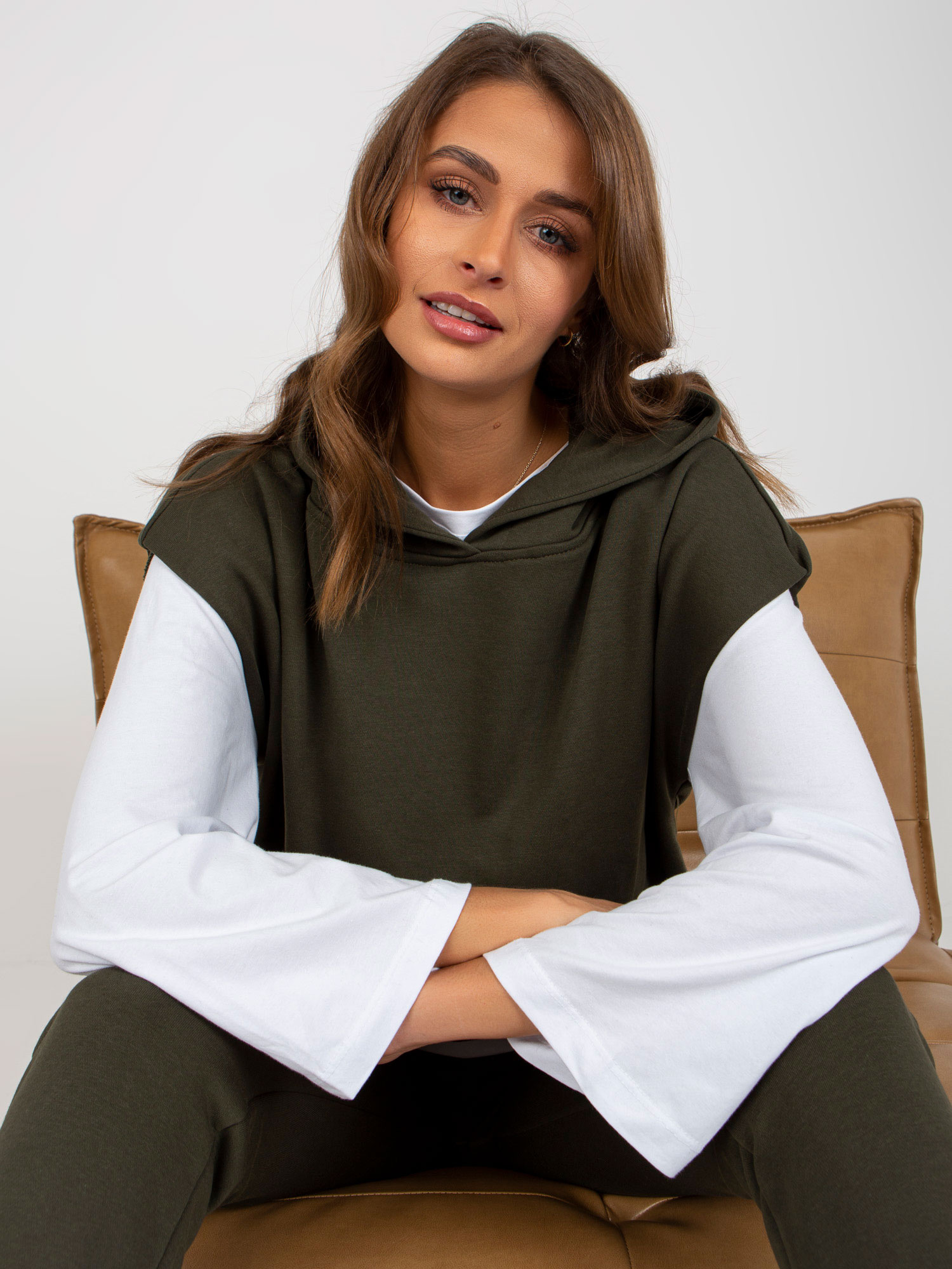 Khaki trzyczęściowy komplet casualowy ze spodniami