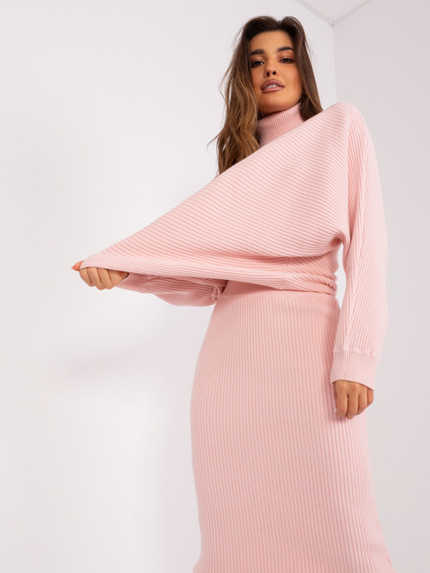 Hurtownia Jasnoróżowa spódnica prążkowana z dzianiny