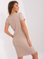 Hurt Beżowa sukienka basic z asymetrycznym dekoltem