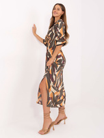 Beżowo-pomarańczowa midi sukienka z rozcięciem