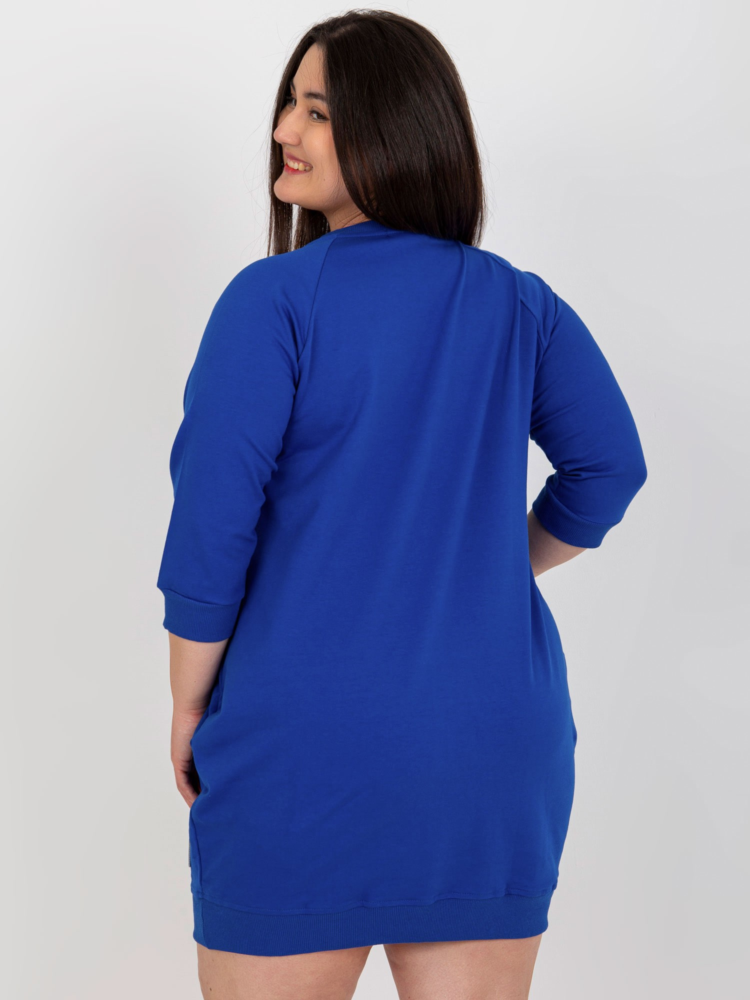 Kobaltowa mini sukienka plus size z rękawem 3/4