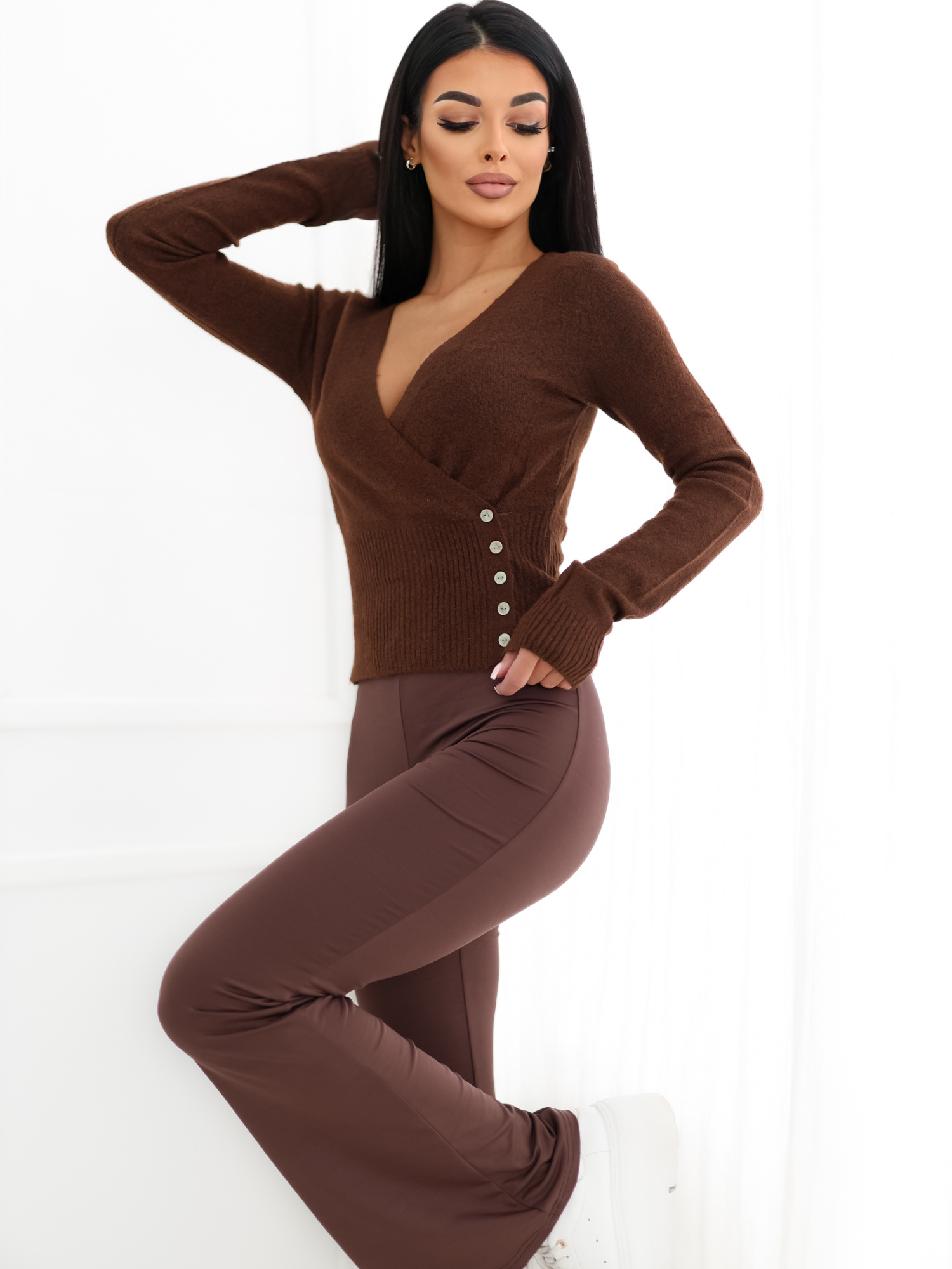 Brązowy elegancki sweter z domieszką wełny