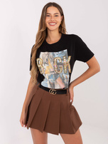 Czarny damski t-shirt z aplikacjami 