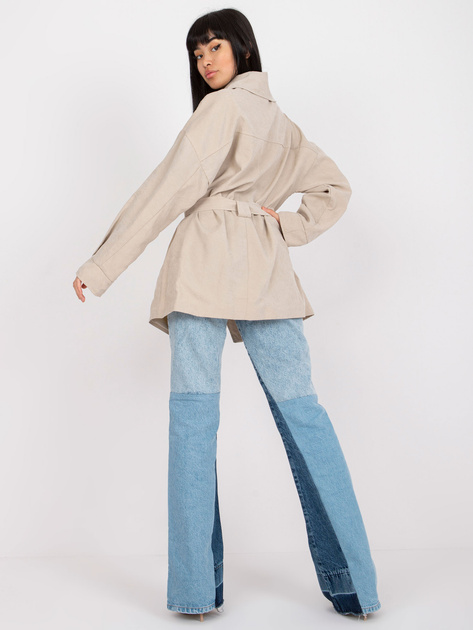 Beżowy krótki płaszcz z zapięciem na guziki