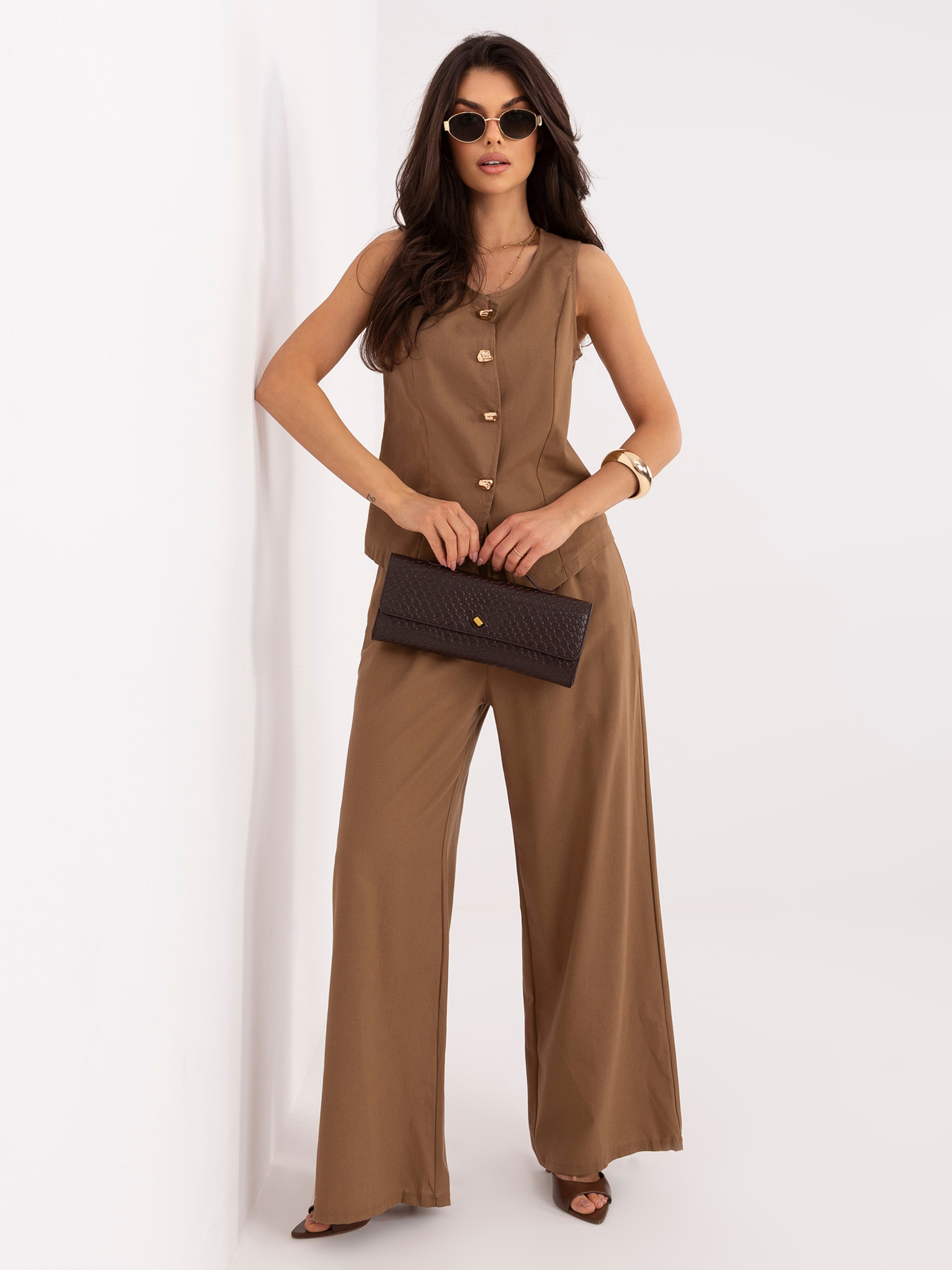 Jasnobrązowy letni komplet z domieszką lnu