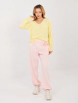 Pastelowe różowe spodnie z miękkiego materiału 