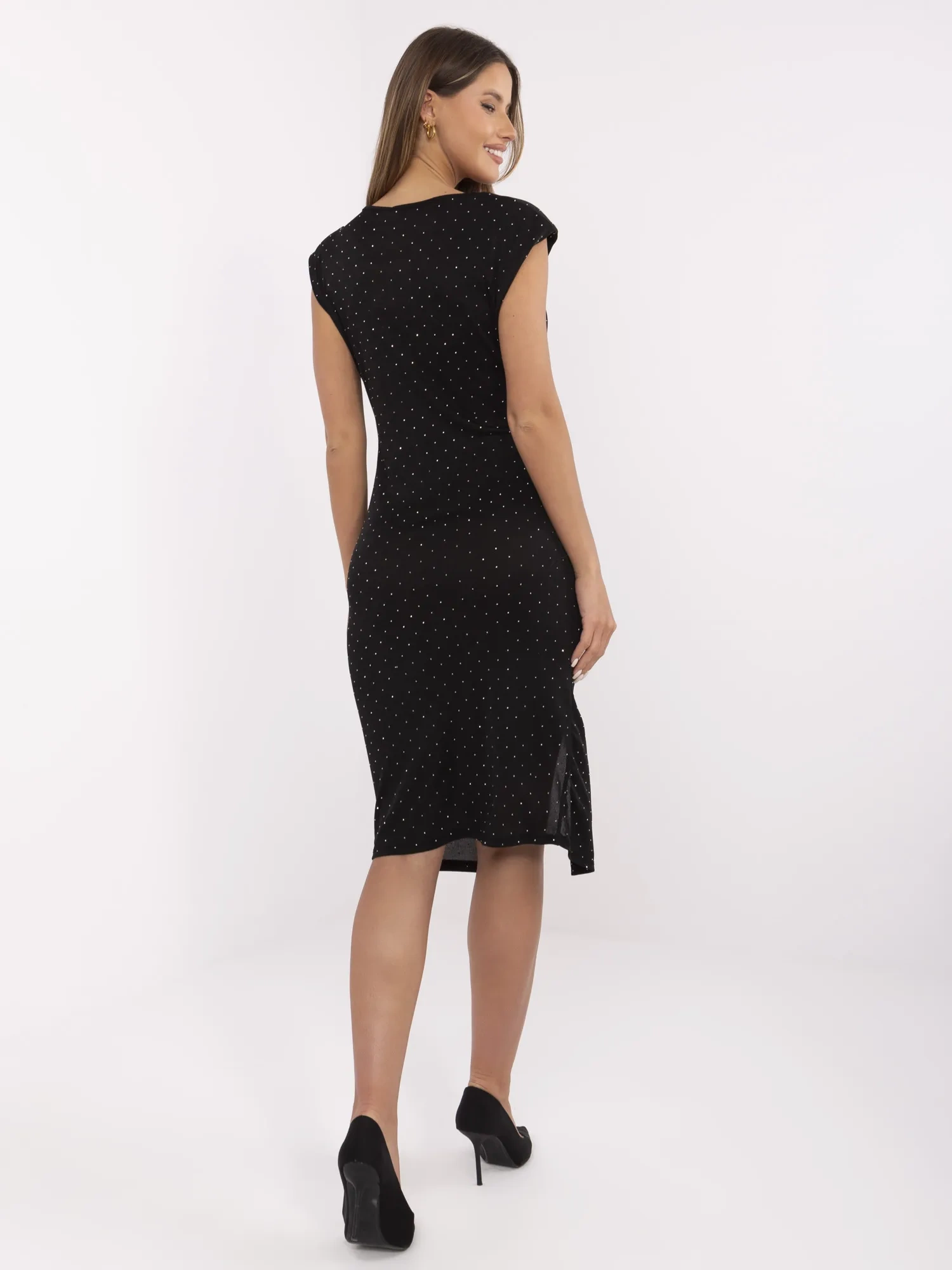 Schwarzes Cocktailkleid mit Applikationen.