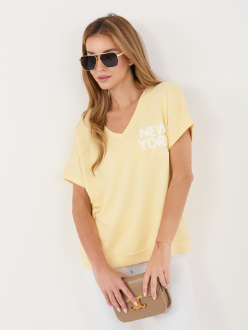 Jasnożółta bluzka oversize z miękkiego materiału
