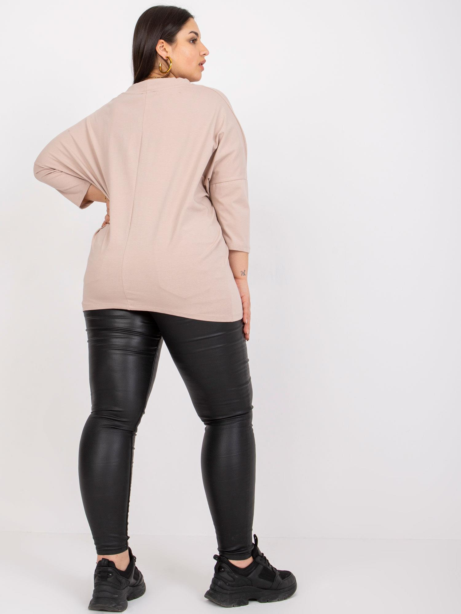 Jasnobeżowa luźna bluzka plus size Manon