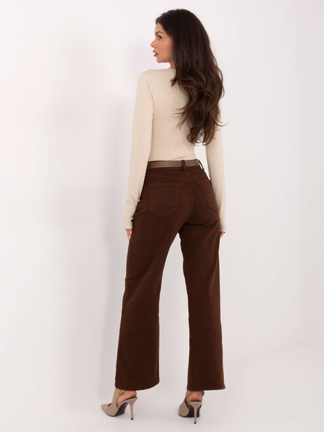 Brązowe jeansy straight leg z paskiem