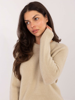 Beżowy damski sweter z miękkiej dzianiny