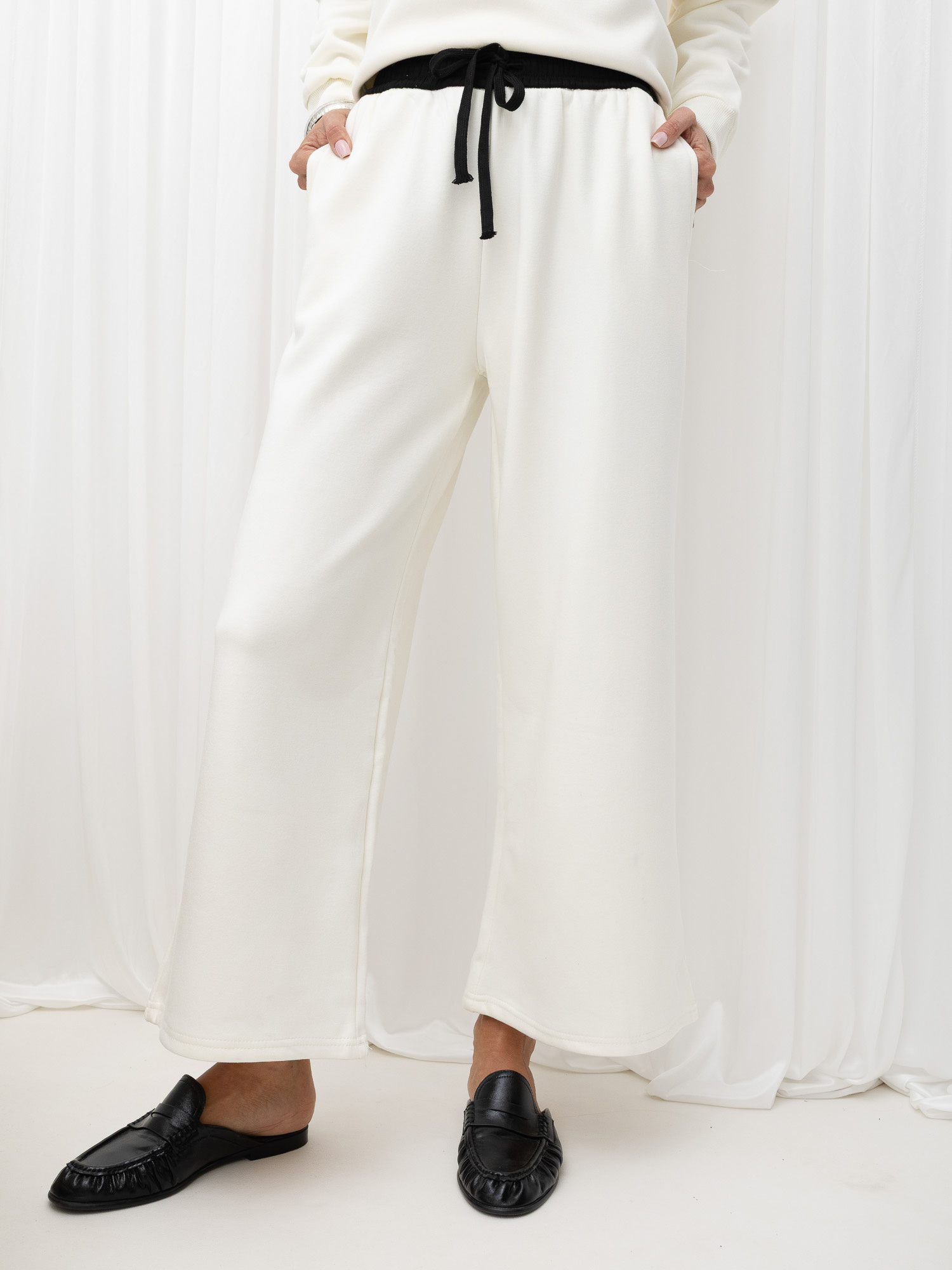Ecru two-piece set with insulation.