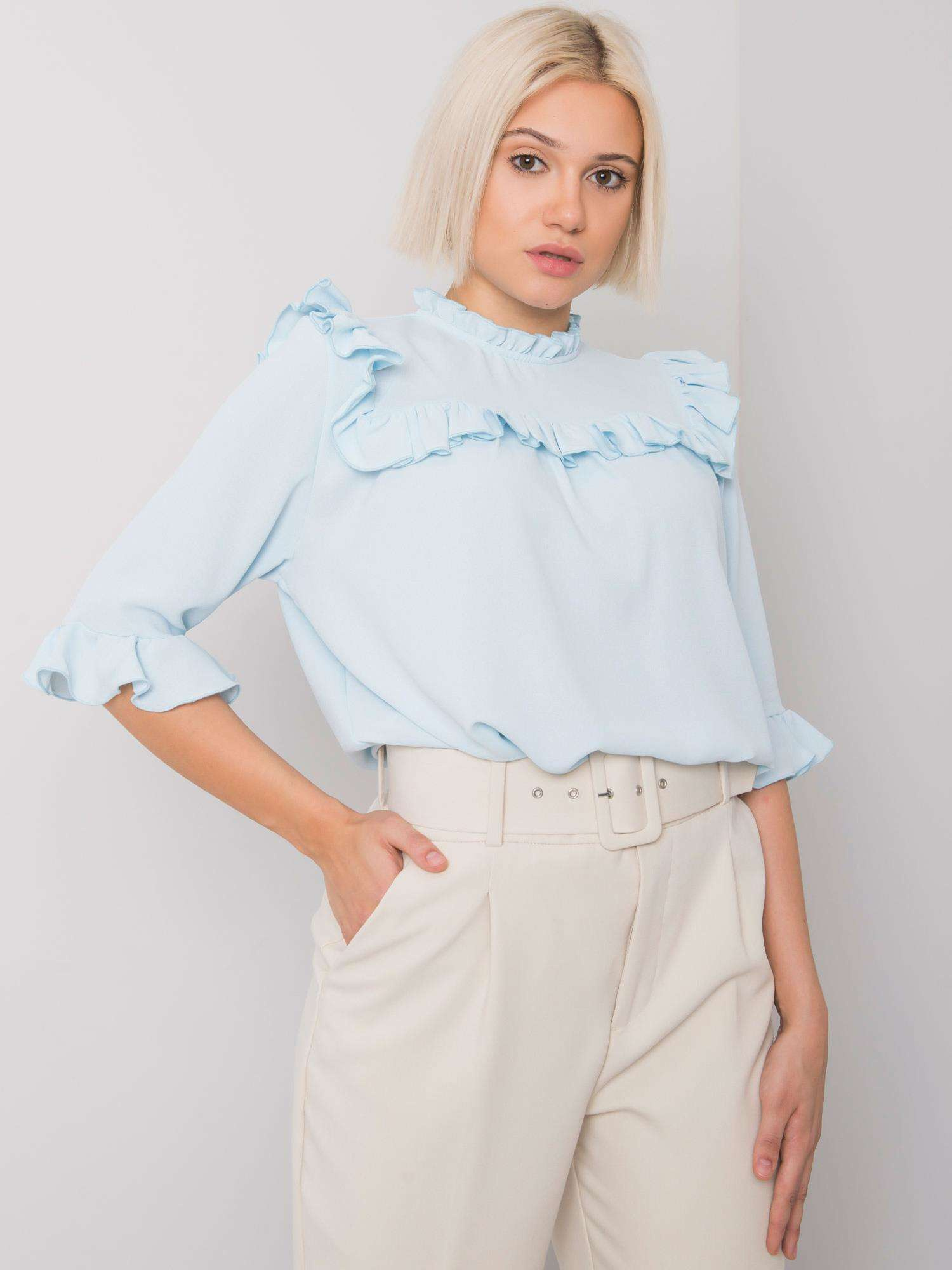 Himmelblaue Bluse mit Rüschen Limassol RUE PARIS.