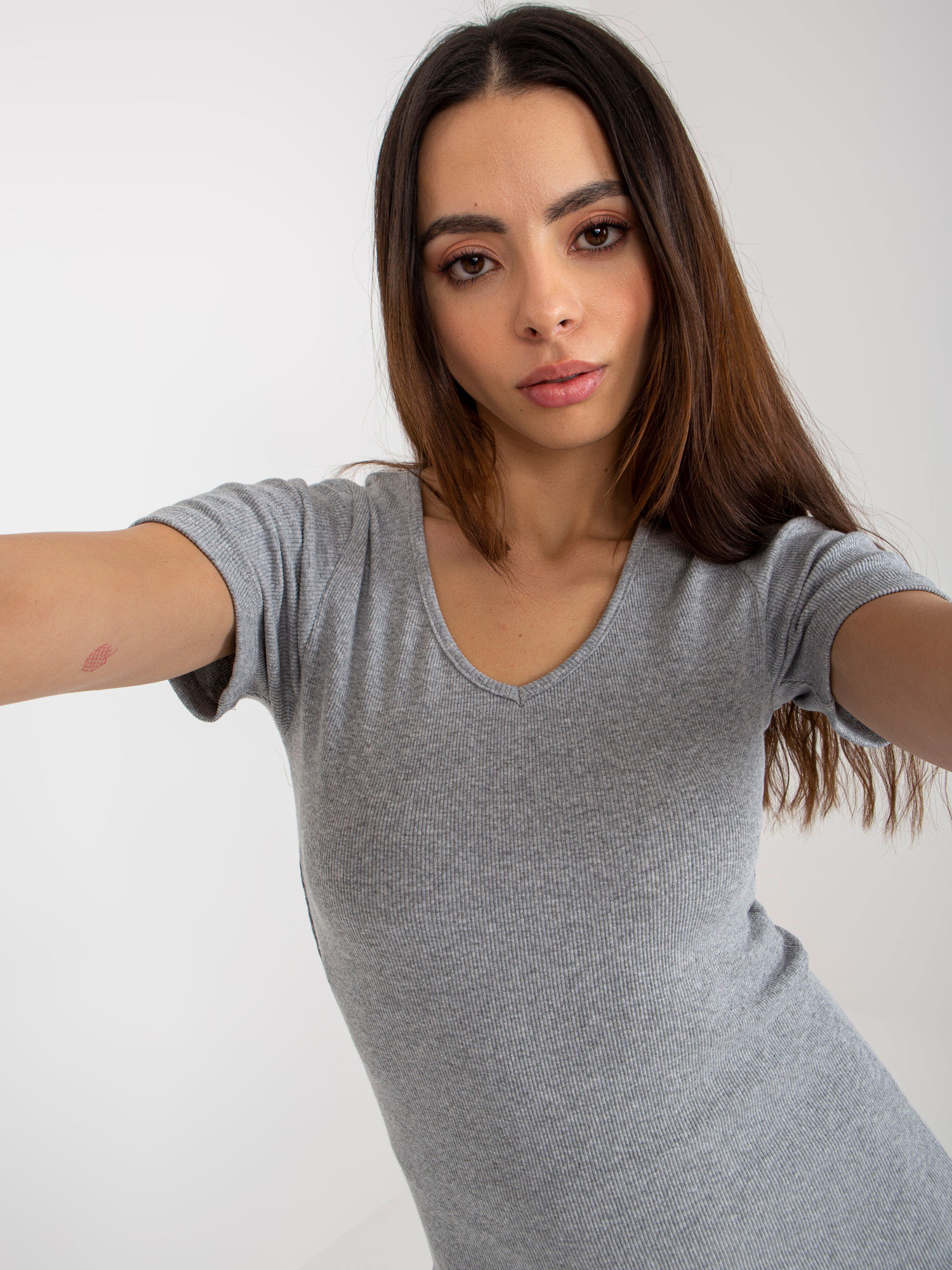 Hurt Szara prążkowana bluzka basic z dekoltem w serek 
