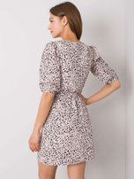 Brudnoróżowa sukienka z printami Jianna