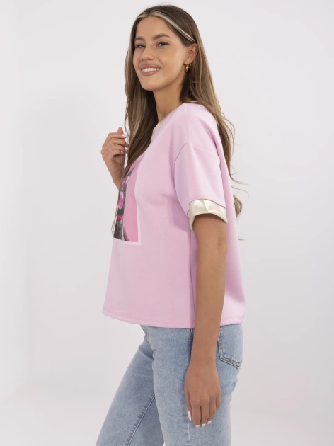 Różowa bluzka oversize ze złotymi wstawkami