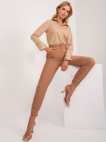 Hurt Ciemnobeżowa klasyczna koszula z kwiatową aplikacją