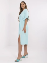 Miętowa muślinowa sukienka z kopertowym dekoltem