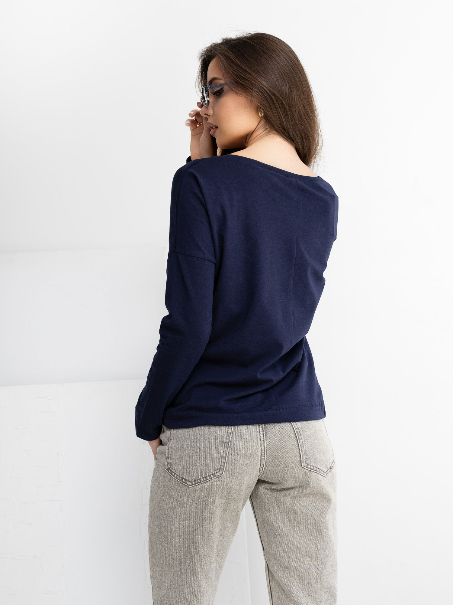 Die dunkelblaue Bluse Carla.