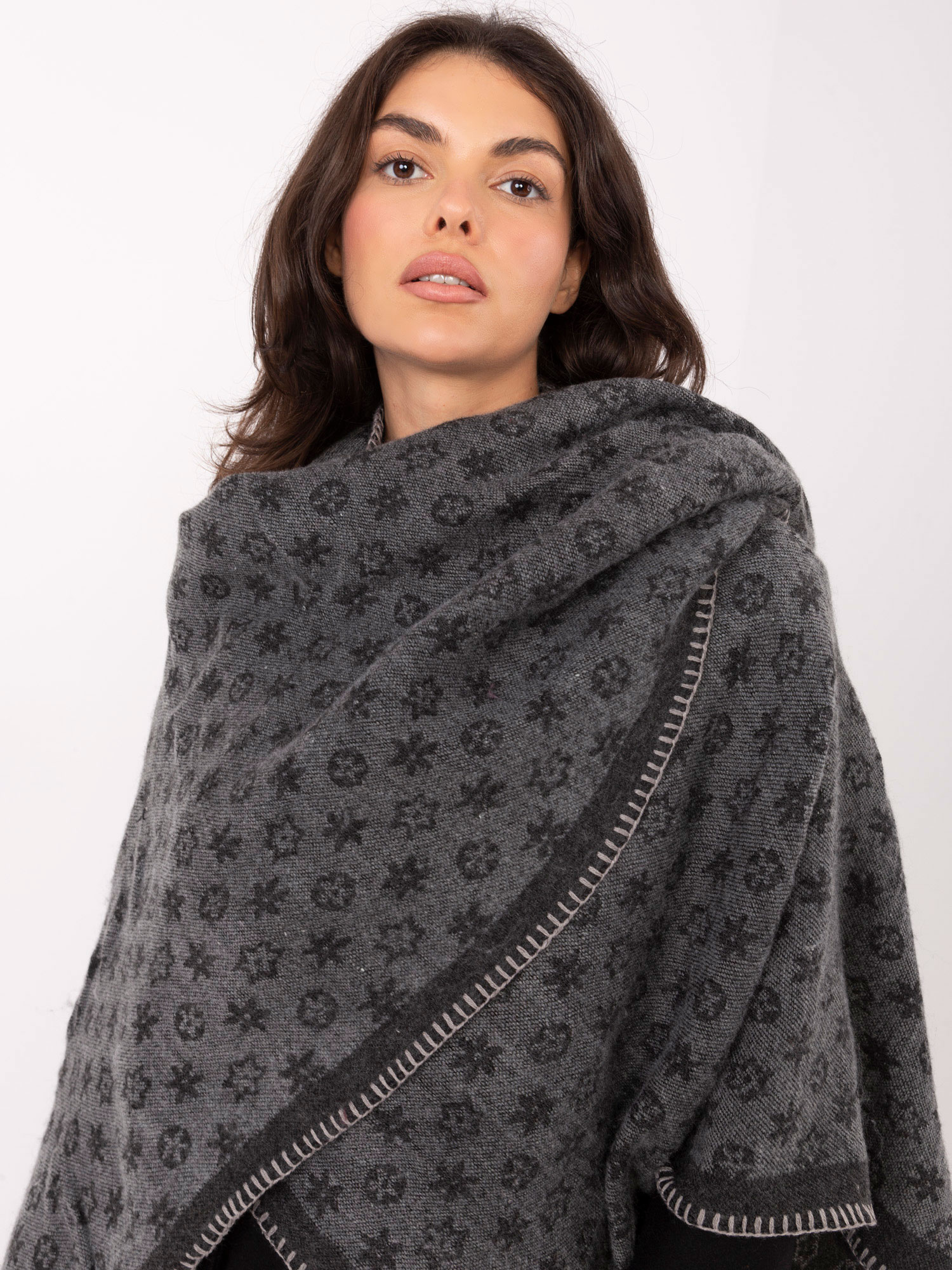 Dunkelgraue Damen-Poncho mit Druck.