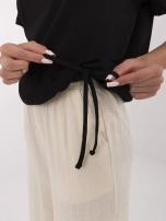 Czarny damski t-shirt z nadrukiem 