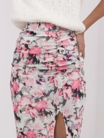 Hurtownia Ecru-różowa midi spódnica w kwiaty