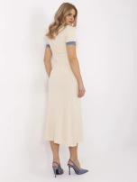 Jasnobeżowa dzianinowa sukienka z jeansowymi wstawkami