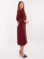Bordowa trapezowa sukienka z drapowaniem