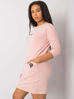 Brudnoróżowa sukienka plus size z kieszeniami Sereia