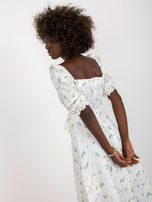 Hurtownia Biało-zielona midi sukienka z printami i haftem 