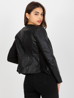 Hurtownia Czarna damska kurtka z ekoskóry z tłoczonym wzorem