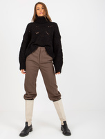 Hurtownia Czarny luźny sweter z golfem w ażurowy wzór