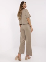 Ciemnobeżowy casualowy komplet z naszywkami