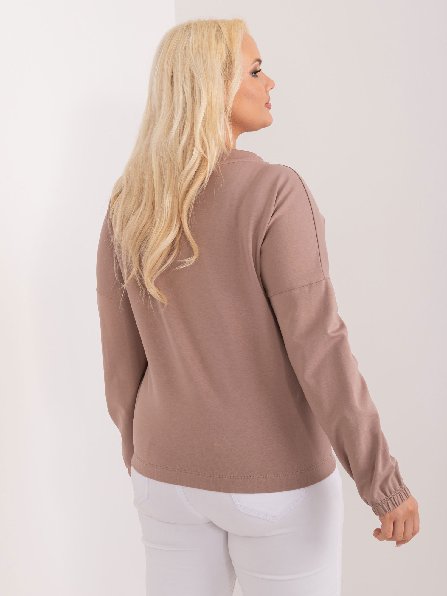Hurt Jasnobrązowa gładka bluzka plus size z kieszenią