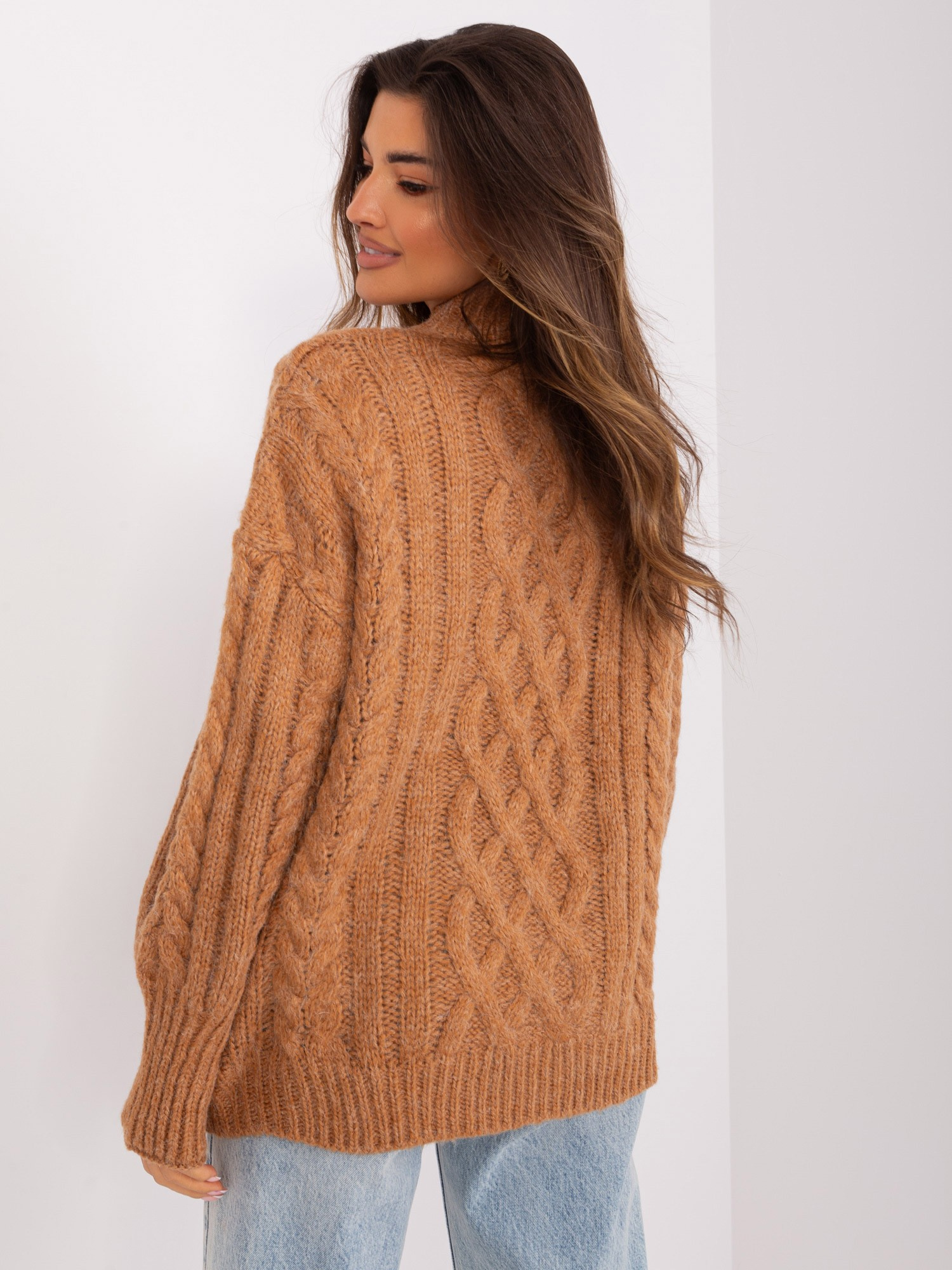 Hurt Camelowy sweter z warkoczami i ściągaczami 