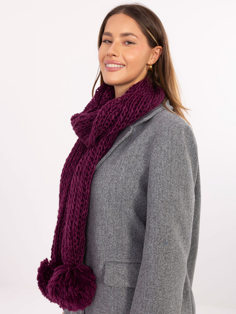 Ciemnofioletowy zimowy szal o grubym splocie