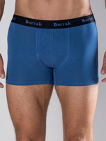 Blaue Männerboxershorts.